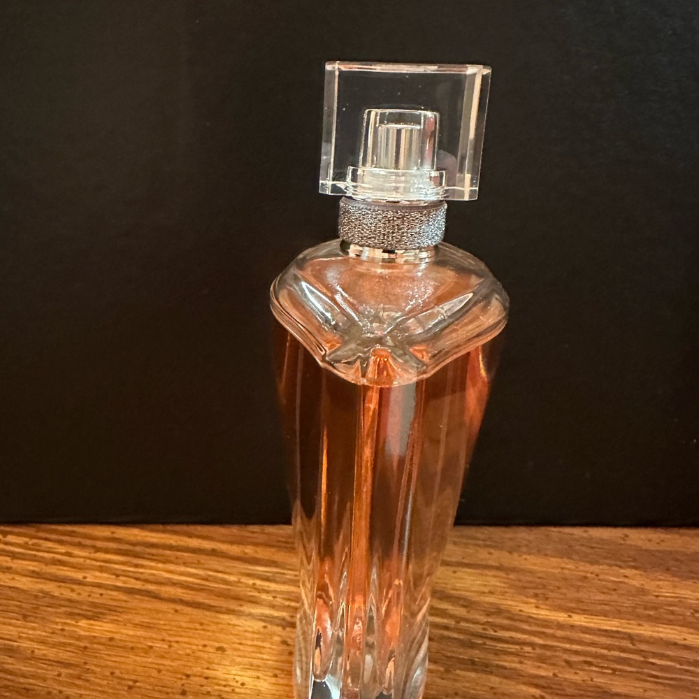 La Vie est Belle 3.4 FL Oz.  Hardly used, eau de parfum.